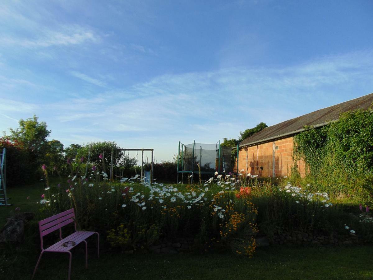 Le Domaine Villa Saint-Symphorien-des-Monts Exterior foto